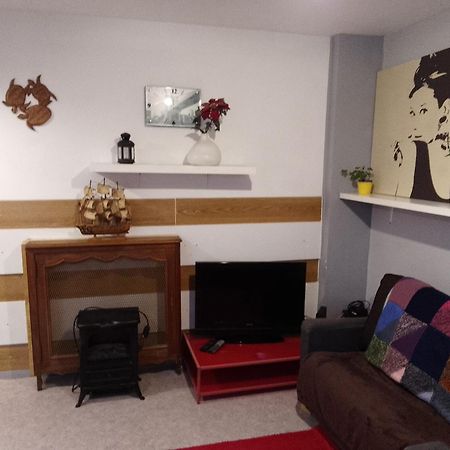 Guesthouse Familial Pour 2,3,4 Personnes De 44M2- Accessible Handic -Rez De Chaussee-Vues Sur Rue Et Patio Prive - Sejour, Chambre Separee-Cuisine,Salle De Bain,Lit Double Et Canape-Lit 2Pers-Entree De La Rue Berzelius-5 Minutes Du Metro Brochant-Lig 巴黎 外观 照片