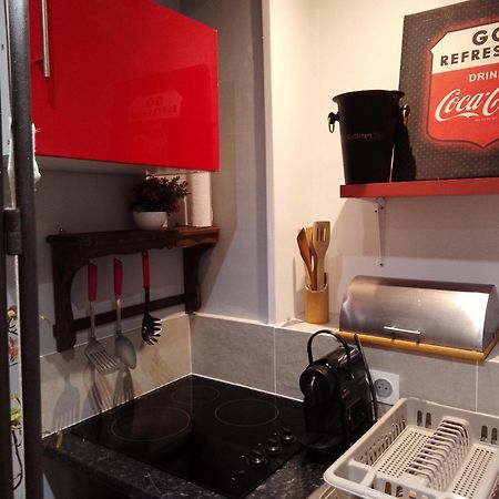 Guesthouse Familial Pour 2,3,4 Personnes De 44M2- Accessible Handic -Rez De Chaussee-Vues Sur Rue Et Patio Prive - Sejour, Chambre Separee-Cuisine,Salle De Bain,Lit Double Et Canape-Lit 2Pers-Entree De La Rue Berzelius-5 Minutes Du Metro Brochant-Lig 巴黎 外观 照片