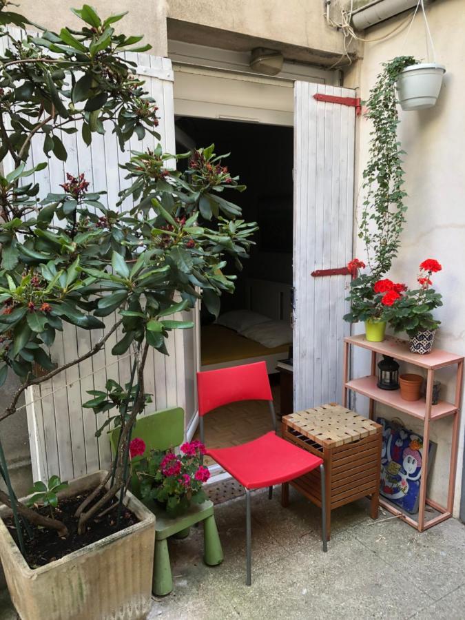 Guesthouse Familial Pour 2,3,4 Personnes De 44M2- Accessible Handic -Rez De Chaussee-Vues Sur Rue Et Patio Prive - Sejour, Chambre Separee-Cuisine,Salle De Bain,Lit Double Et Canape-Lit 2Pers-Entree De La Rue Berzelius-5 Minutes Du Metro Brochant-Lig 巴黎 外观 照片
