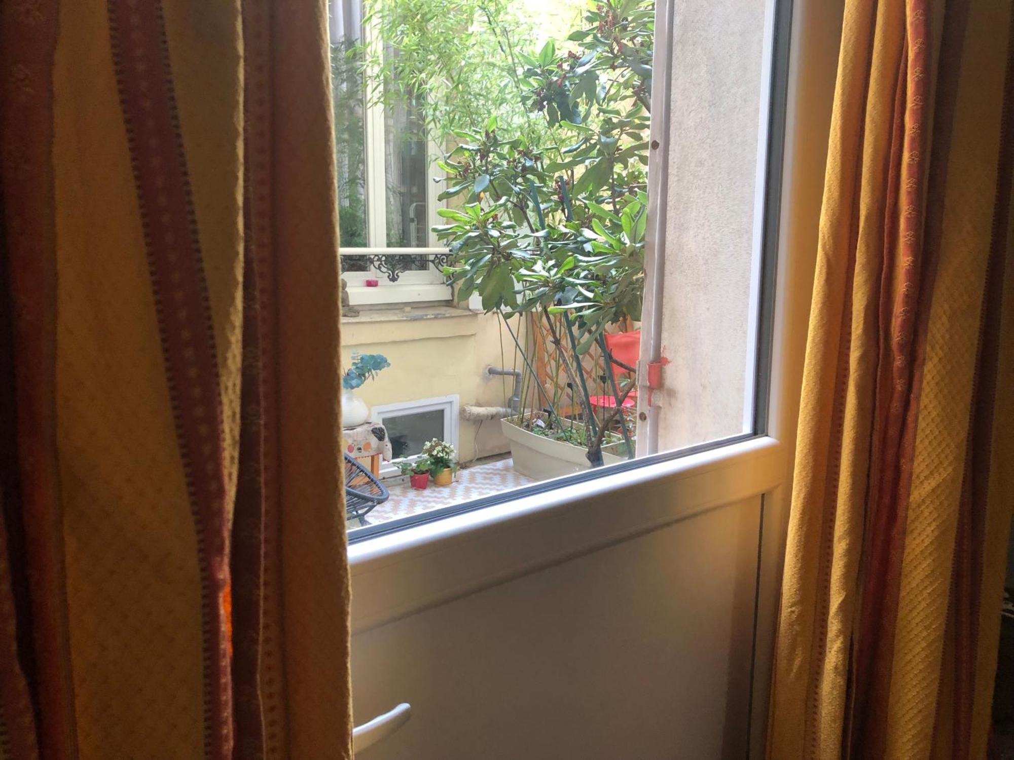Guesthouse Familial Pour 2,3,4 Personnes De 44M2- Accessible Handic -Rez De Chaussee-Vues Sur Rue Et Patio Prive - Sejour, Chambre Separee-Cuisine,Salle De Bain,Lit Double Et Canape-Lit 2Pers-Entree De La Rue Berzelius-5 Minutes Du Metro Brochant-Lig 巴黎 外观 照片