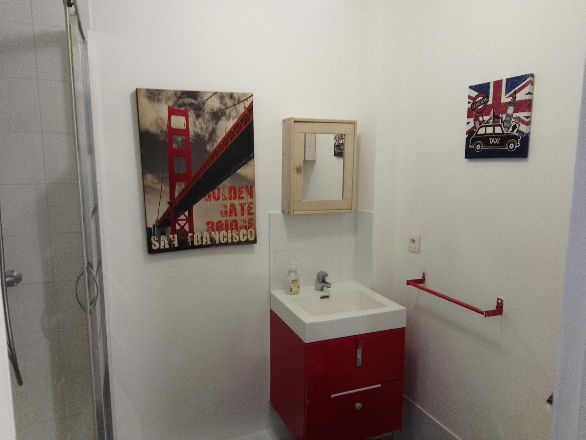 Guesthouse Familial Pour 2,3,4 Personnes De 44M2- Accessible Handic -Rez De Chaussee-Vues Sur Rue Et Patio Prive - Sejour, Chambre Separee-Cuisine,Salle De Bain,Lit Double Et Canape-Lit 2Pers-Entree De La Rue Berzelius-5 Minutes Du Metro Brochant-Lig 巴黎 外观 照片