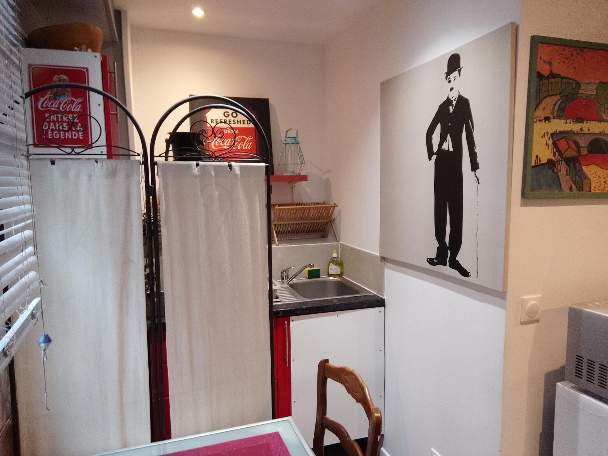 Guesthouse Familial Pour 2,3,4 Personnes De 44M2- Accessible Handic -Rez De Chaussee-Vues Sur Rue Et Patio Prive - Sejour, Chambre Separee-Cuisine,Salle De Bain,Lit Double Et Canape-Lit 2Pers-Entree De La Rue Berzelius-5 Minutes Du Metro Brochant-Lig 巴黎 外观 照片