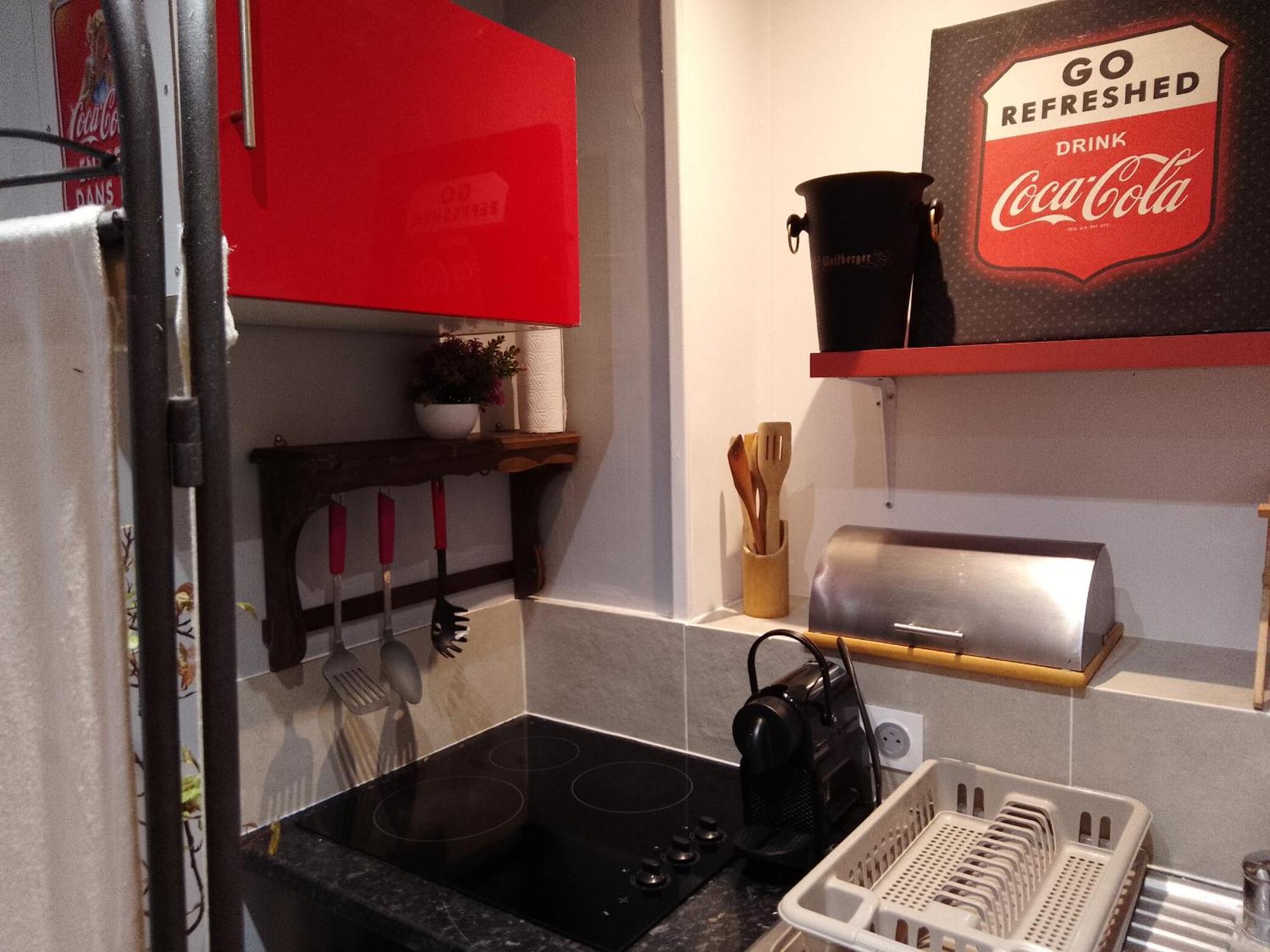Guesthouse Familial Pour 2,3,4 Personnes De 44M2- Accessible Handic -Rez De Chaussee-Vues Sur Rue Et Patio Prive - Sejour, Chambre Separee-Cuisine,Salle De Bain,Lit Double Et Canape-Lit 2Pers-Entree De La Rue Berzelius-5 Minutes Du Metro Brochant-Lig 巴黎 外观 照片