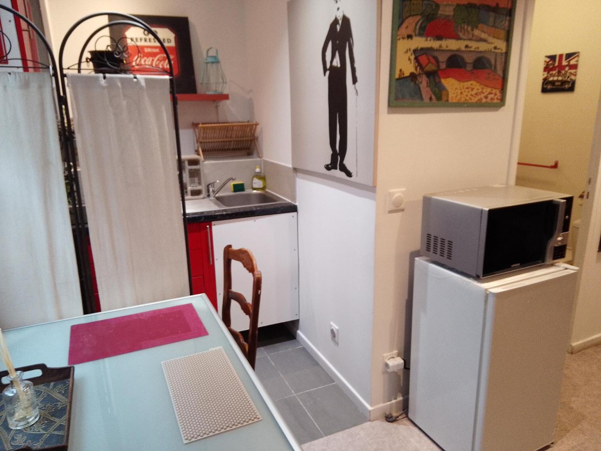 Guesthouse Familial Pour 2,3,4 Personnes De 44M2- Accessible Handic -Rez De Chaussee-Vues Sur Rue Et Patio Prive - Sejour, Chambre Separee-Cuisine,Salle De Bain,Lit Double Et Canape-Lit 2Pers-Entree De La Rue Berzelius-5 Minutes Du Metro Brochant-Lig 巴黎 外观 照片